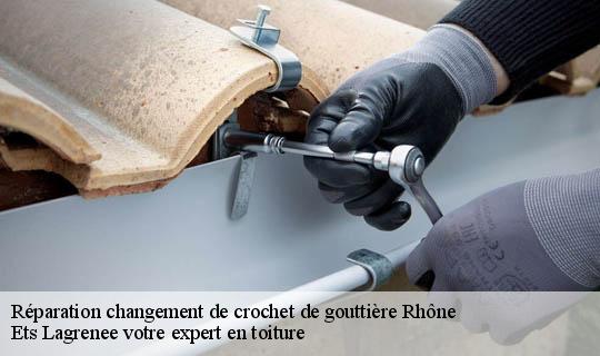 Réparation changement de crochet de gouttière 69 Rhône  Ets Lagrenee votre expert en toiture