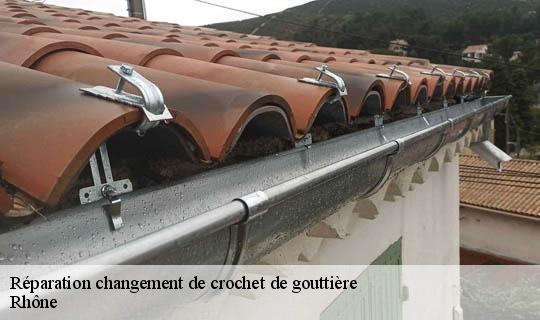 Réparation changement de crochet de gouttière 69 Rhône  Ets Lagrenee votre expert en toiture